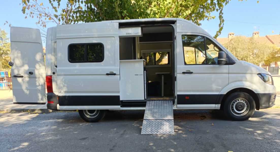 En venta Volkswagen Crafter Blanco 2024 Madrid foto 1