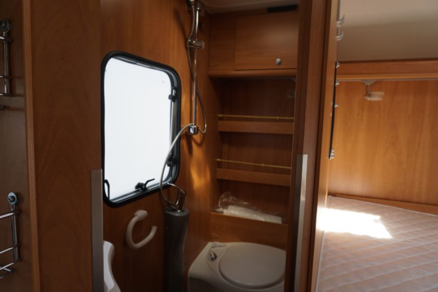 En venta Dethleffs  Globebus- D I-2 Fiat Chasis Panorama Blanco 2013 Madrid foto 11