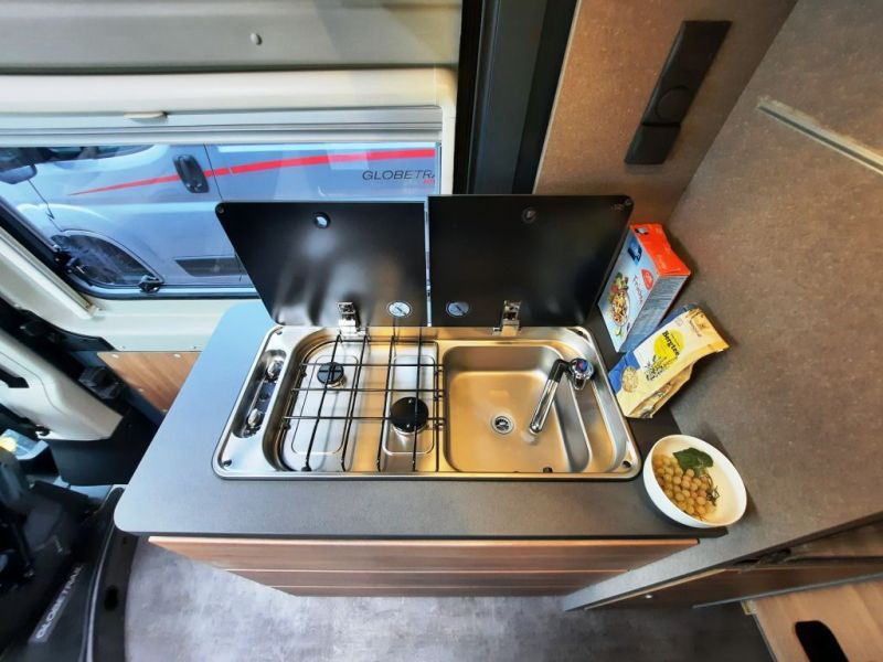 En venta Dethleffs  Globetrail 600 DF Classic Azul 2024 Madrid foto 13