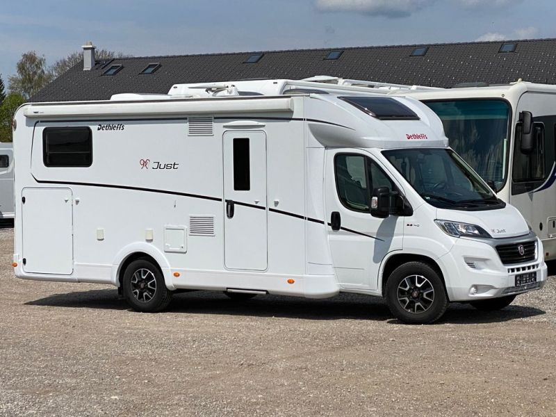 En venta Dethleffs  Just 90T 7052 EB  Blanco 2021 Madrid foto 2