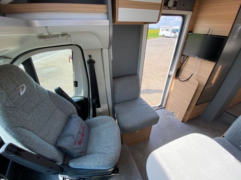 En venta Dethleffs  Just 90T 7052 EB  Blanco 2021 Madrid foto 11