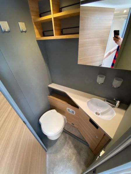 En venta Dethleffs  Just 90T 7052 EB  Blanco 2021 Madrid foto 19