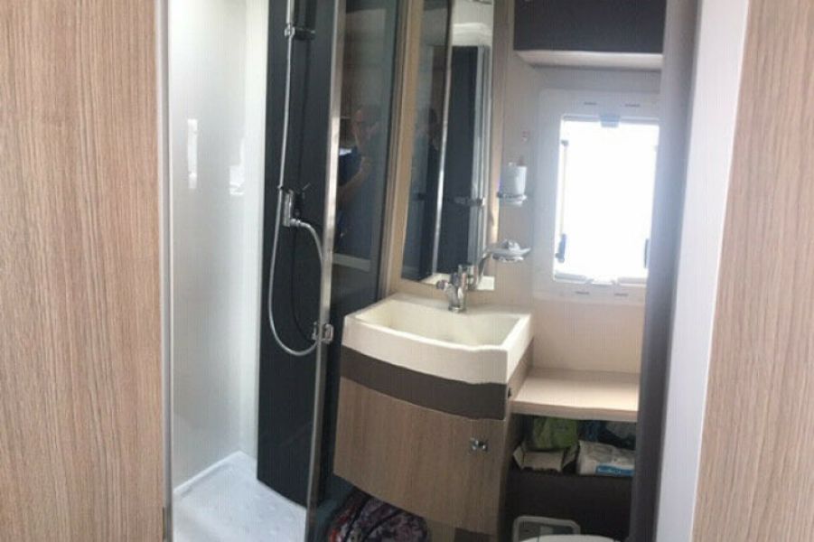 En venta Ford Wohnmobil Challenger C394 Genisis  Blanco 2016 Madrid foto 8