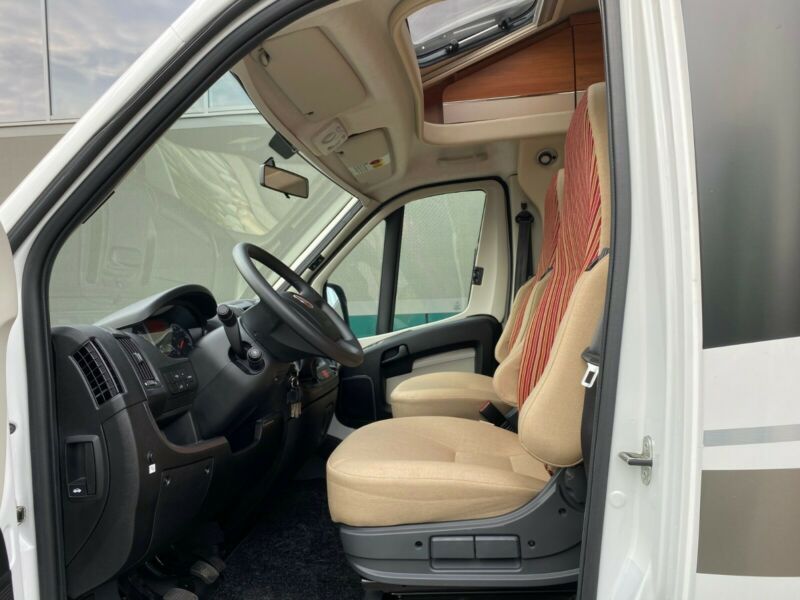 En venta Hymer / Eriba / Hymercar T678 Blanco 2014 Madrid foto 4