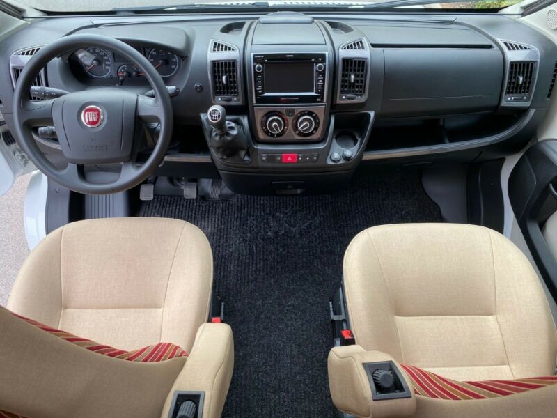 En venta Hymer / Eriba / Hymercar T678 Blanco 2014 Madrid foto 9