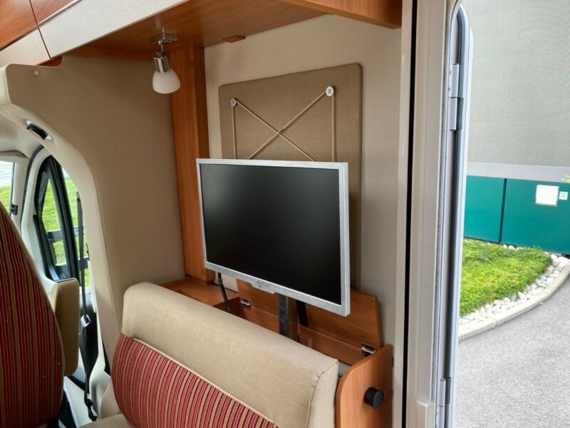 En venta Hymer / Eriba / Hymercar T678 Blanco 2014 Madrid foto 14