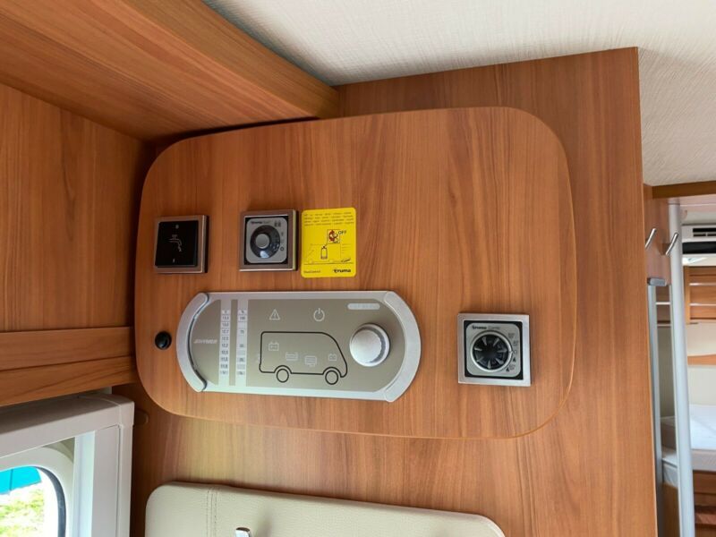 En venta Hymer / Eriba / Hymercar T678 Blanco 2014 Madrid foto 15