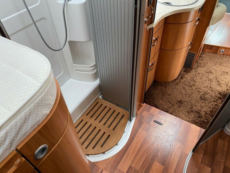 En venta Hymer / Eriba / Hymercar T678 Blanco 2014 Madrid foto 18