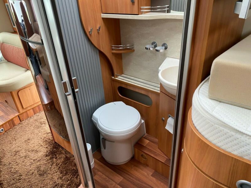 En venta Hymer / Eriba / Hymercar T678 Blanco 2014 Madrid foto 19