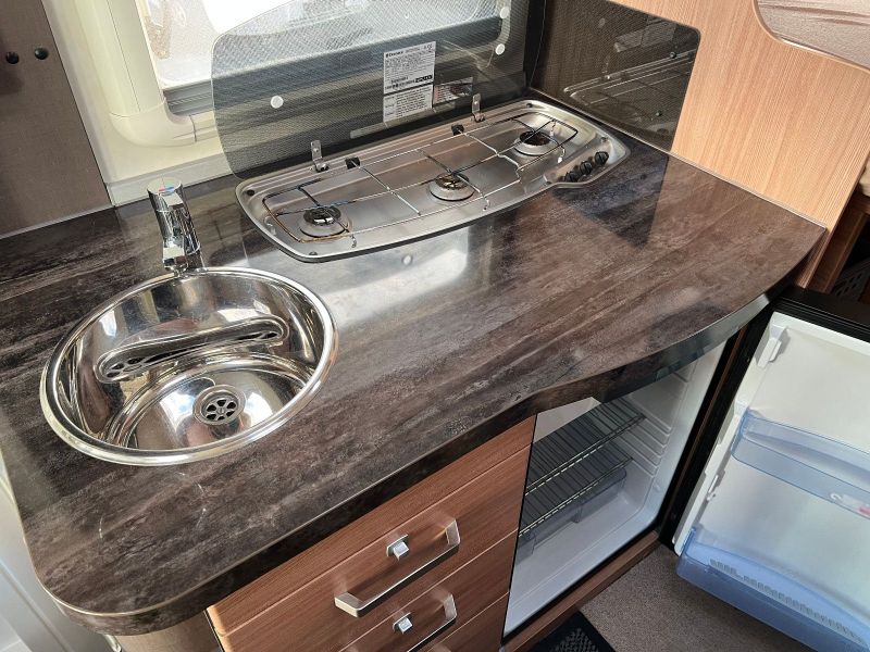 En venta Knaus Sky I 650 LEG   Blanco 2012 Madrid foto 7