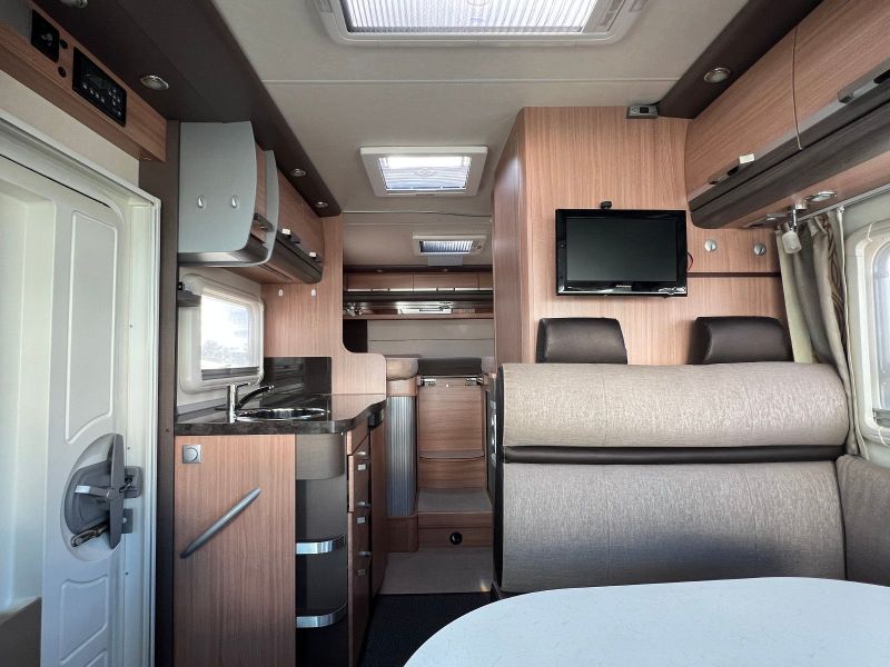 En venta Knaus Sky I 650 LEG   Blanco 2012 Madrid foto 10