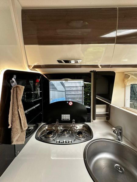 En venta McLouis KARAT 873 2.2 HDI 165 PK Dakairco Blanco 2023 Madrid foto 1