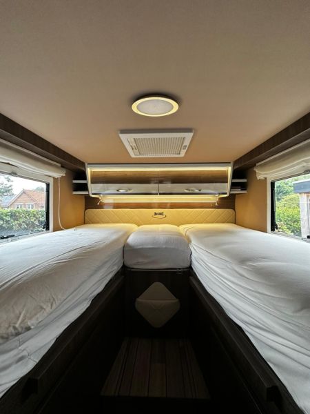 En venta McLouis KARAT 873 2.2 HDI 165 PK Dakairco Blanco 2023 Madrid foto 3