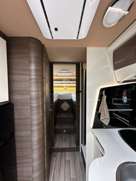 En venta McLouis KARAT 873 2.2 HDI 165 PK Dakairco Blanco 2023 Madrid foto 4