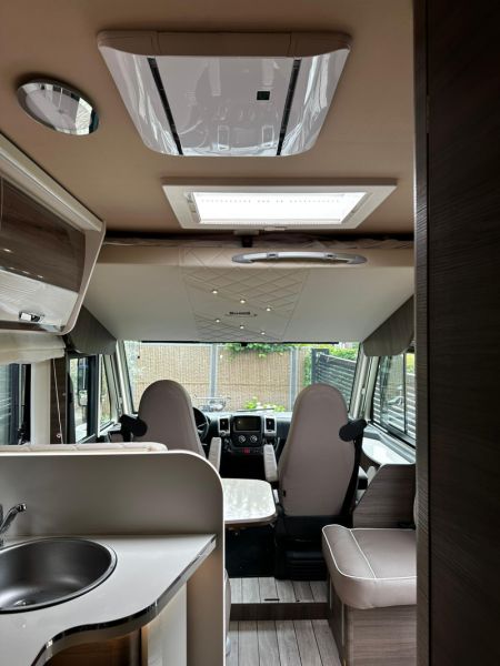 En venta McLouis KARAT 873 2.2 HDI 165 PK Dakairco Blanco 2023 Madrid foto 7