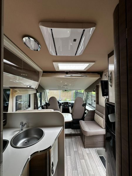 En venta McLouis KARAT 873 2.2 HDI 165 PK Dakairco Blanco 2023 Madrid foto 8