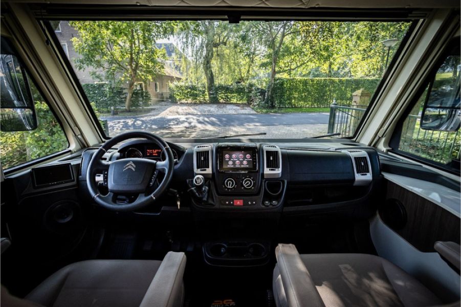 En venta McLouis KARAT 873 2.2 HDI 165 PK Dakairco Blanco 2023 Madrid foto 18