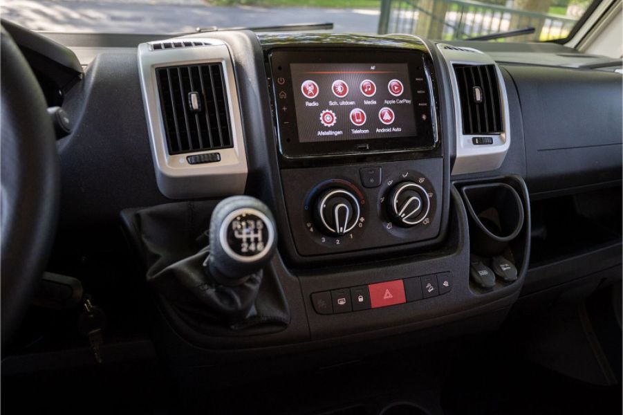 En venta McLouis KARAT 873 2.2 HDI 165 PK Dakairco Blanco 2023 Madrid foto 20