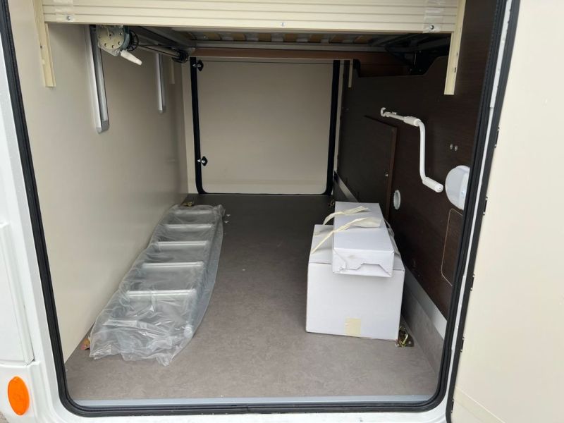 En venta McLouis  MC 4 281   Blanco 2022 Madrid foto 9