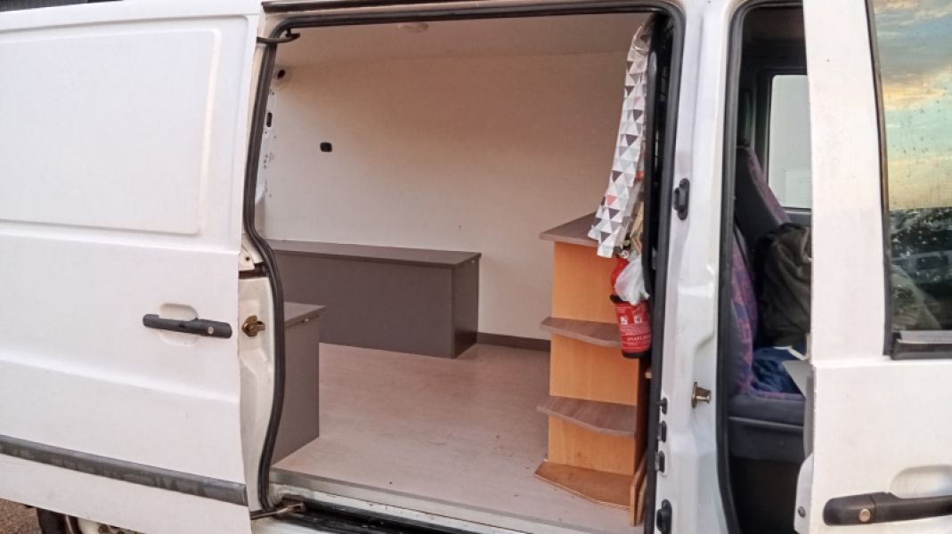 En venta Mercedes-Benz Vito Blanco 1999 Barcelona foto 3