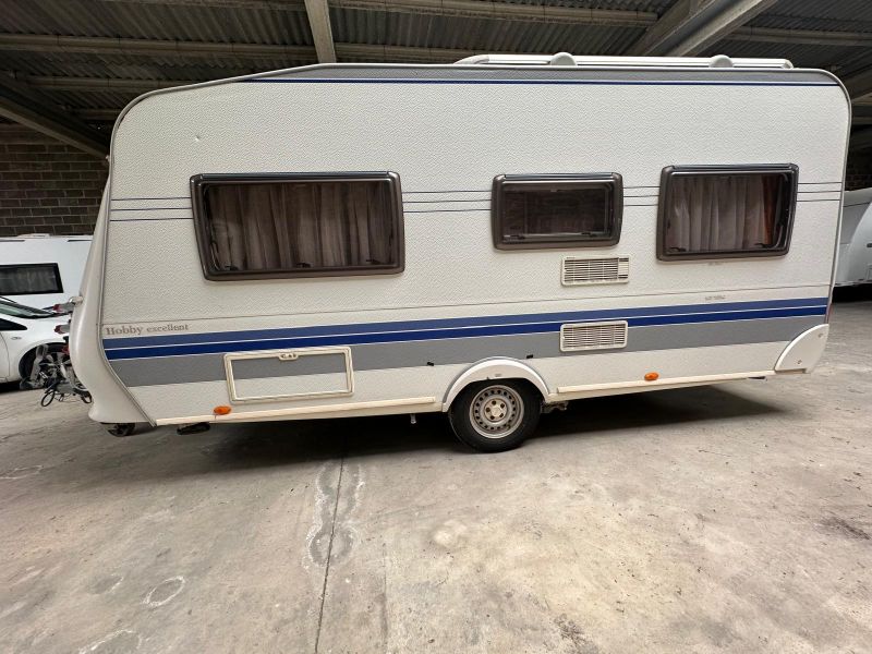 En venta Hobby 460 UFE + mover + aire + avance Blanco 2009 Tarragona foto 1