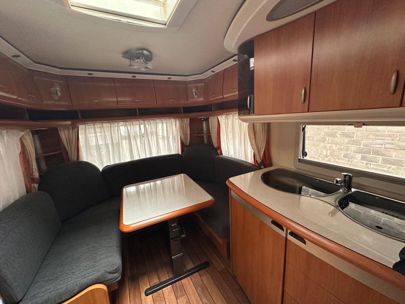 En venta Hobby 460 UFE + mover + aire + avance Blanco 2009 Tarragona foto 3