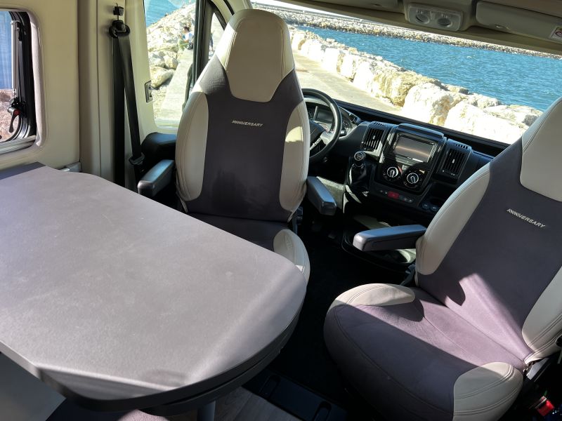 En venta Challenger V114 ANNIVERSARY EDITION Beige 2020 Alicante foto 4