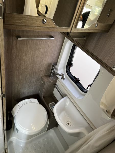 En venta Challenger V114 ANNIVERSARY EDITION Beige 2020 Alicante foto 5