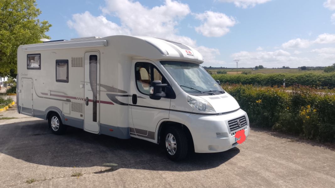 En venta Adria Coral SP690 Blanco 2010 Badajoz foto 1