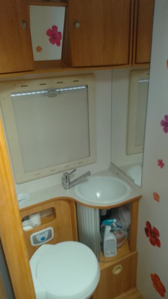 En venta Adria Coral SP690 Blanco 2010 Badajoz foto 12