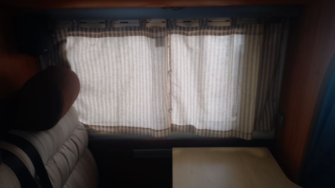 En venta Adria Coral SP690 Blanco 2010 Badajoz foto 18