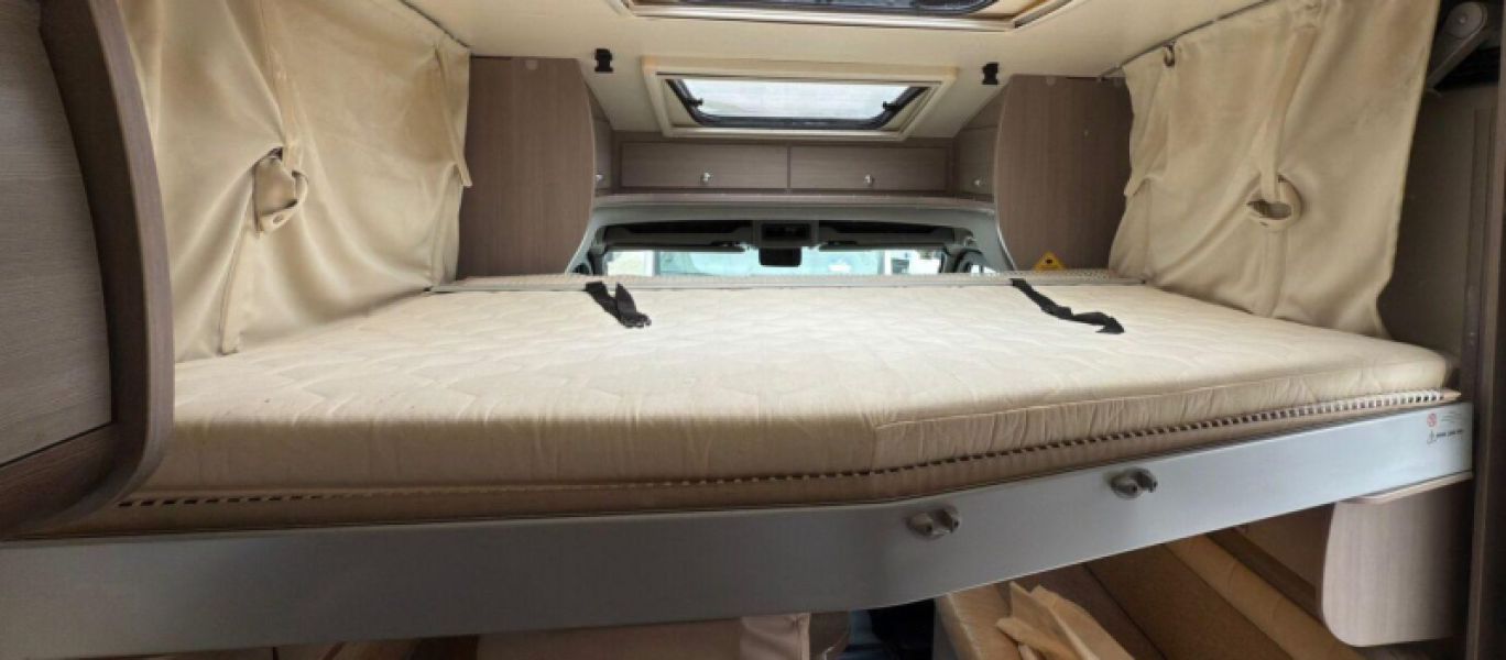En venta Adria Matrix Supreme M 667 SPS Blanco 2013 Tarragona foto 2