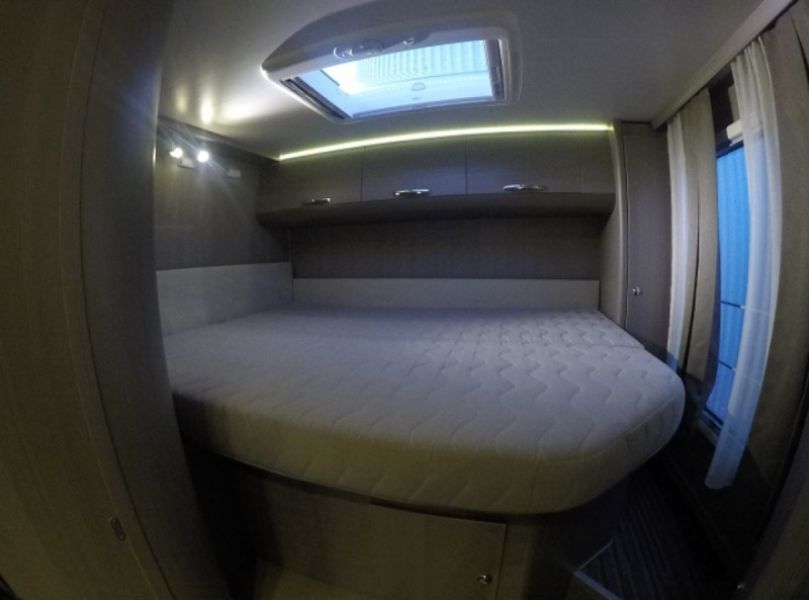 En venta Adria Matrix Supreme M 667 SPS Blanco 2013 Tarragona foto 4