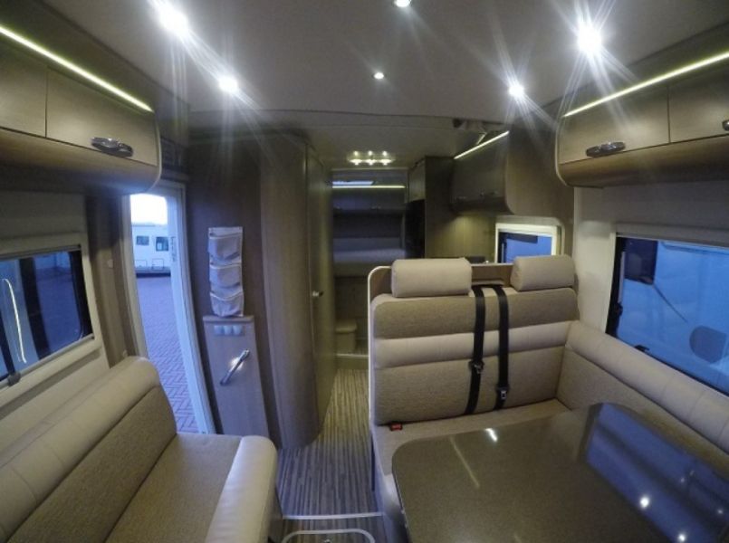 En venta Adria Matrix Supreme M 667 SPS Blanco 2013 Tarragona foto 9
