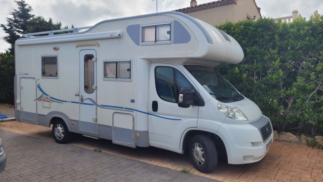 En venta Adria CORAL A 680 SK Blanco 2009 Tarragona foto 1
