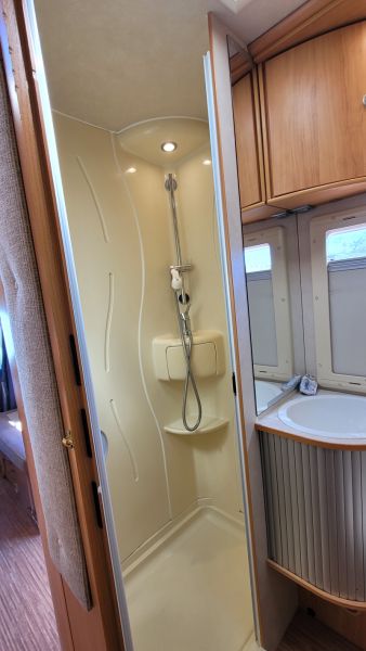 En venta Adria CORAL A 680 SK Blanco 2009 Tarragona foto 17