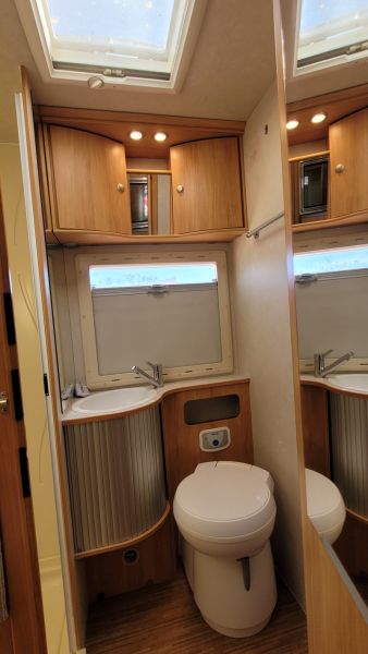 En venta Adria CORAL A 680 SK Blanco 2009 Tarragona foto 18