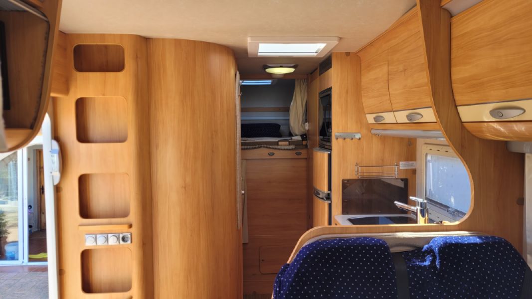En venta Adria CORAL A 680 SK Blanco 2009 Tarragona foto 21