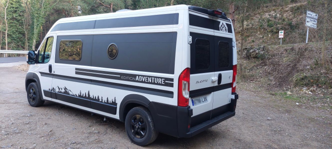 En venta Fiat Ducato 35 L3H2 140cv  4 plazas Blanco 2022 Barcelona foto 2