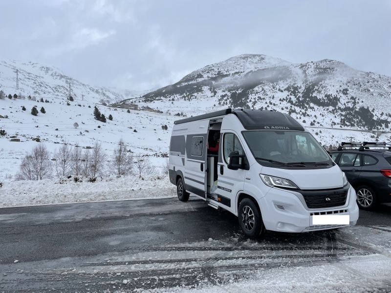 En venta Adria TWIN 640 SPB FAMILY SUPREME Blanco 2021 Barcelona foto 1