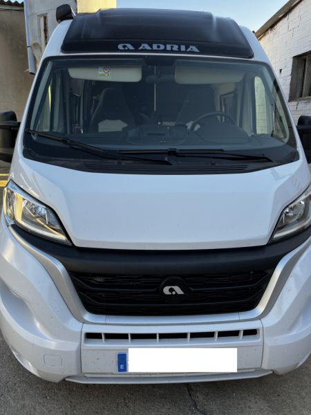 En venta Adria TWIN 640 SPB FAMILY SUPREME Blanco 2021 Barcelona foto 7