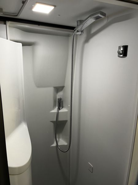En venta Adria TWIN 640 SPB FAMILY SUPREME Blanco 2021 Barcelona foto 16