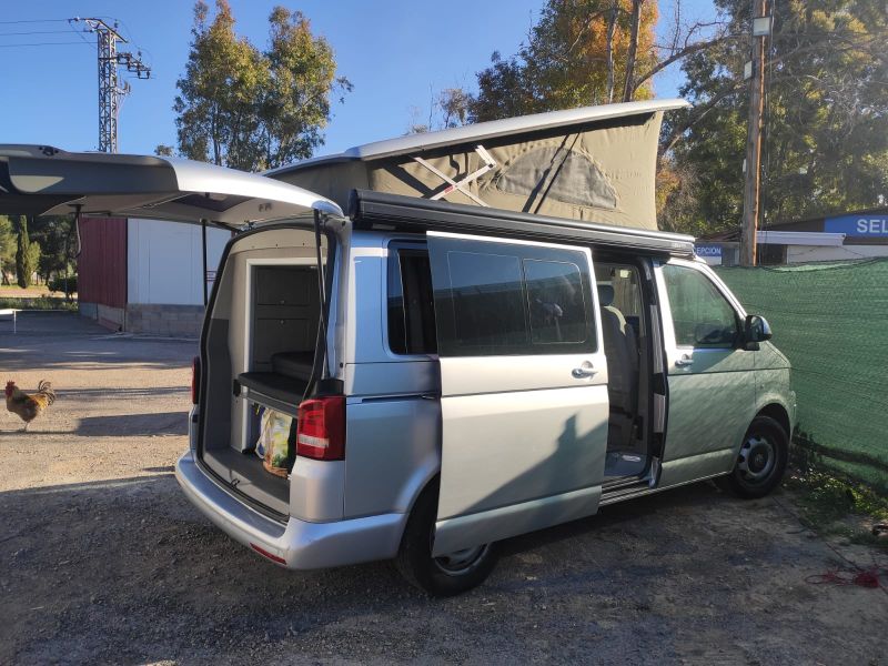 En venta Volkswagen California Beach T5 2.0 TDI 140cv Gris 2013 Castellón foto 2