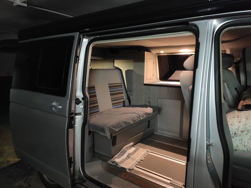 En venta Volkswagen California Beach T5 2.0 TDI 140cv Gris 2013 Castellón foto 9