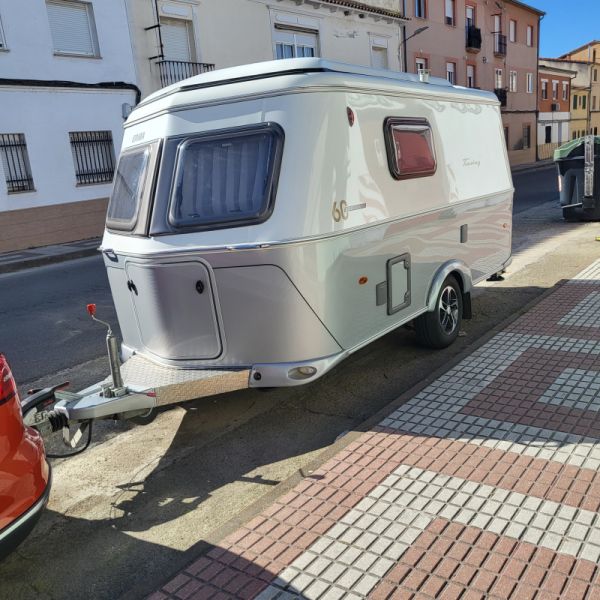 En venta Eriba touring 430 60 edition Gris 2019 Cáceres foto 1