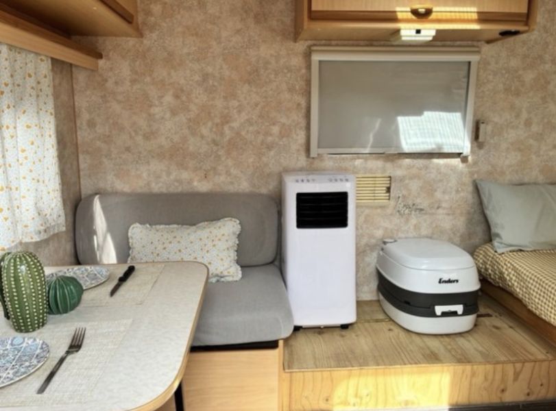 En venta Sterckeman Sunstar 331 <750kg Beige 1996 Barcelona foto 4