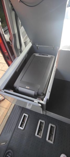 En venta Volkswagen Transporter  Rojo 2007 Málaga foto 8