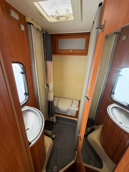 En venta Dethleffs GLOBETROTTER Blanco 2004 Valencia foto 8