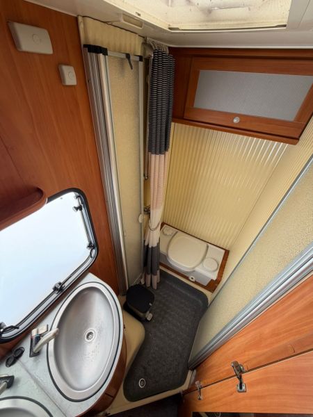 En venta Dethleffs GLOBETROTTER Blanco 2004 Valencia foto 11