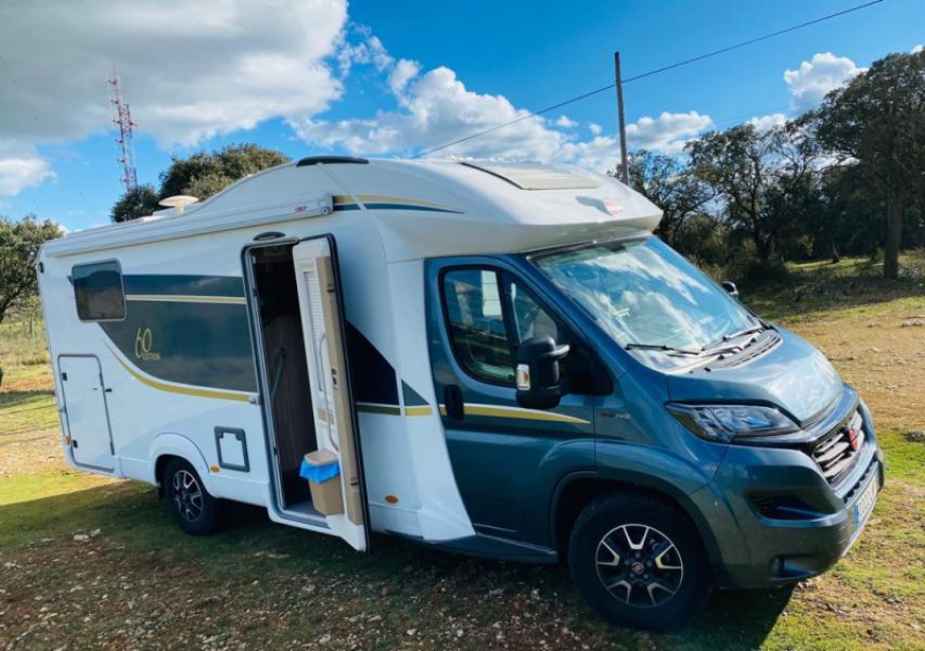 En venta Bürstner IXEO 60 EDITION Blanco 2021 Madrid foto 14